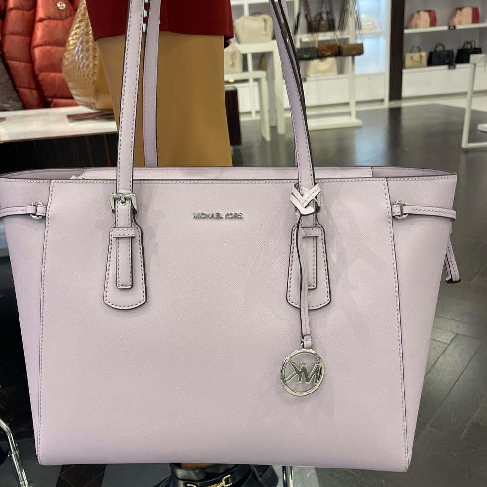 MICHAEL KORS Voyager Large Saffiano Leather Shoulder Tote Bag
Light Quartz 
NWT - Picture 15 of 16